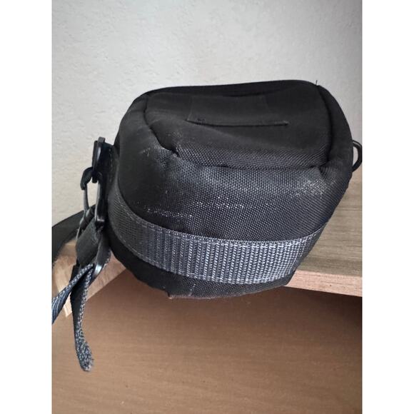 Quantaray Small Camera Bag Black 7"x3"x8" - Picture 6 of 6